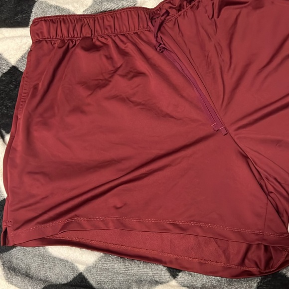 Nike Gym Shorts. Maroon size 2X with pockets! - Picture 2 of 9